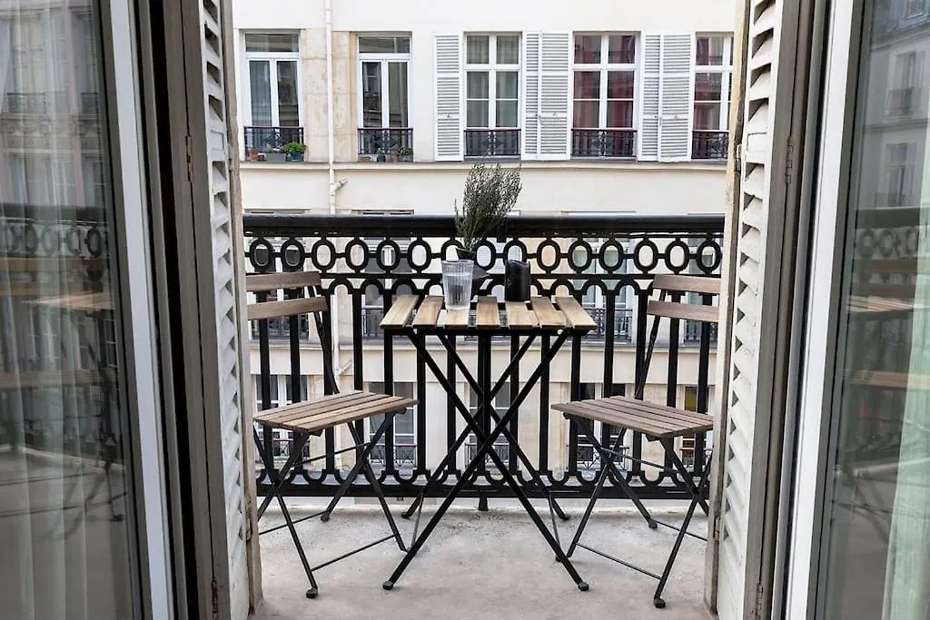Angers - 1 Et Balcon Aux Halles * Paris